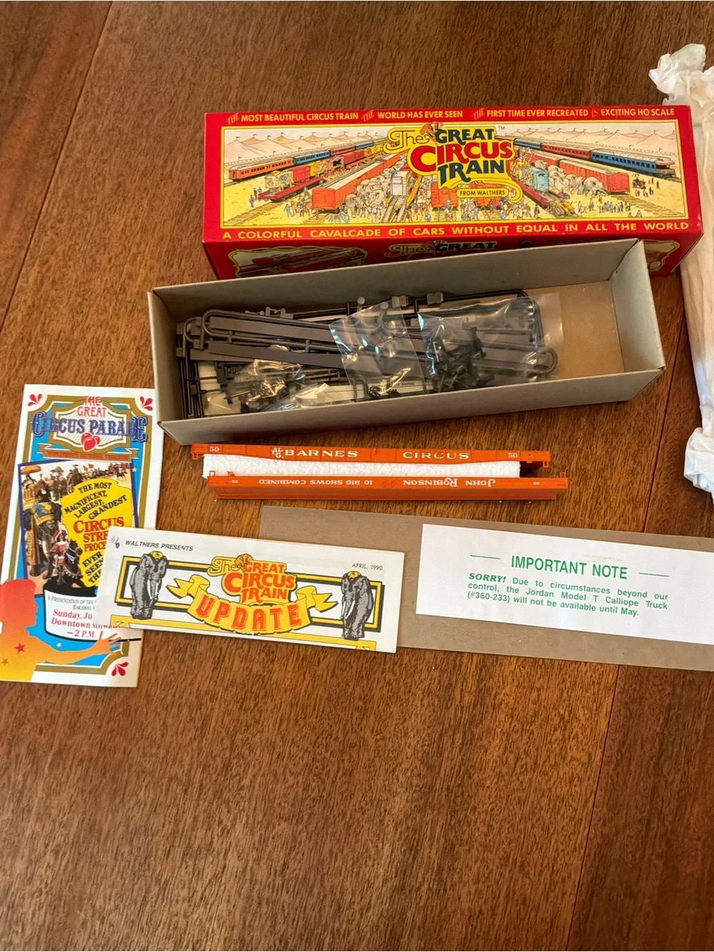 DECOR WALTHER The Great Circus Train Box in Red‎ and Yellow